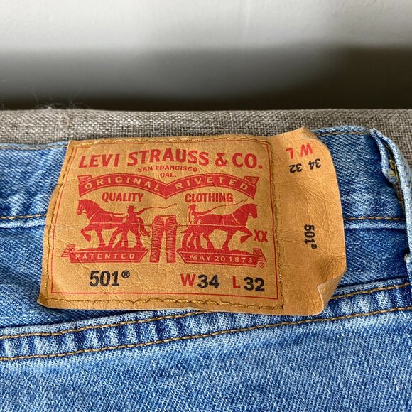 Levi's 501 Original Fit Men's 34 x 32 Mid Rise Blue Distressed Casual Pants - Picture 6 of 15